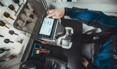 Tecnología y cerrajería automotriz