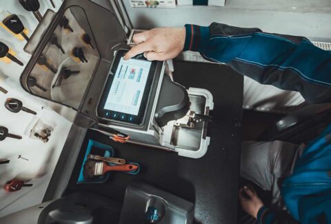 Tecnología y cerrajería automotriz